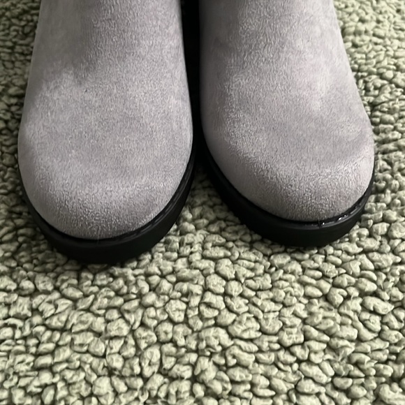 Bzees size 10M ankle boots gray - Picture 8 of 8